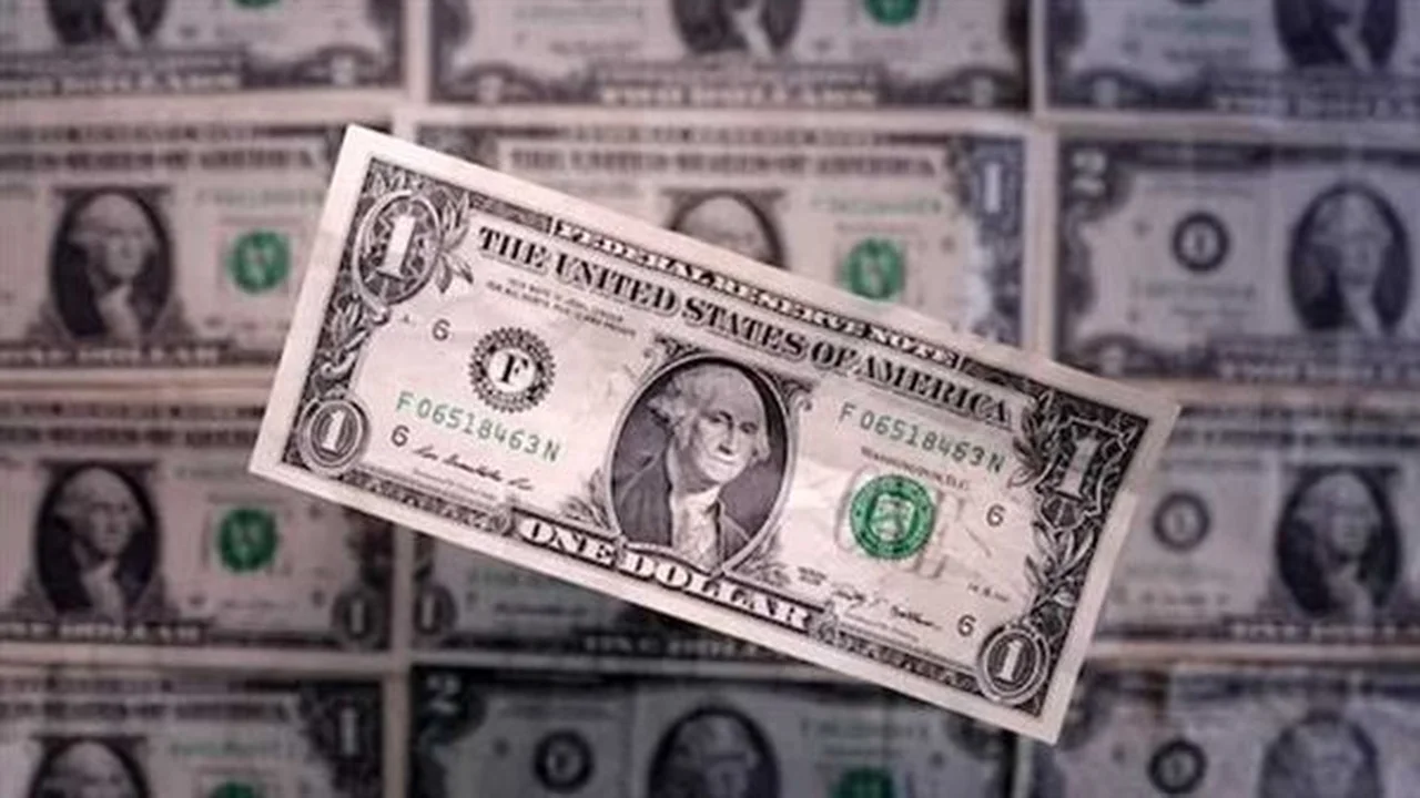ارتفاع سعر الدولار في البنوك المصرية ويؤثر على العملات الأجنبية والعربية